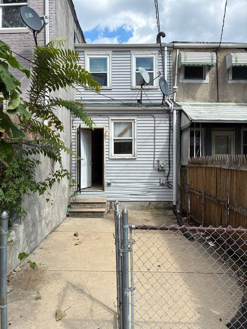 Townhouse for rent at 428 S Gilmor St, Baltimore, MD 21223