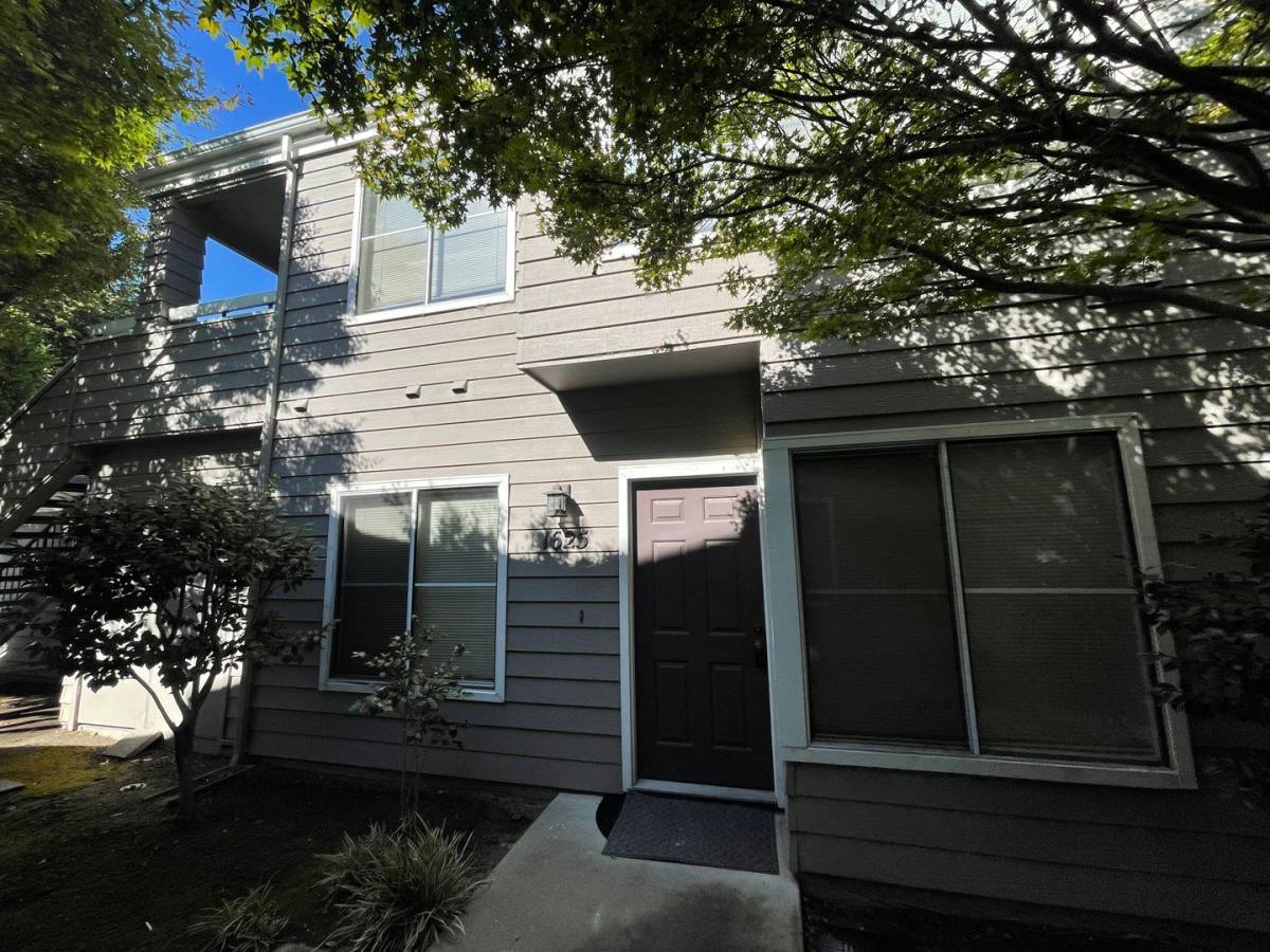 Condo for rent at 1625 Parkview Green Circle, San Jose, CA 95131