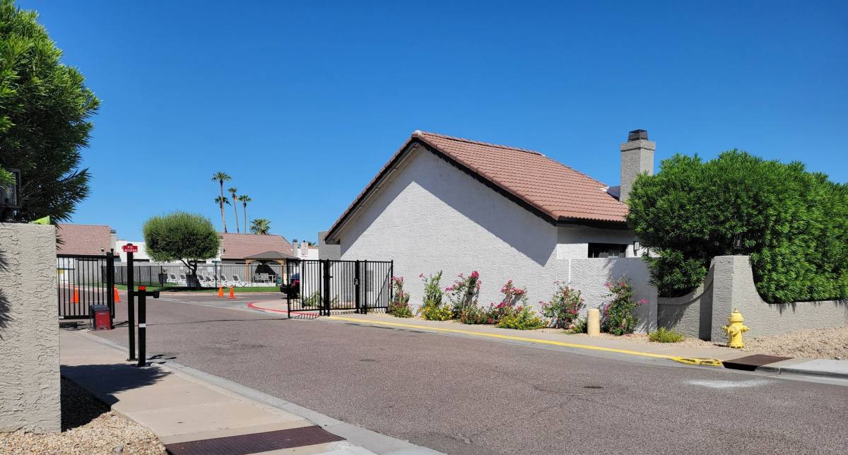 Townhouse for rent at 2426 W Earll Dr, Phoenix, AZ 85015