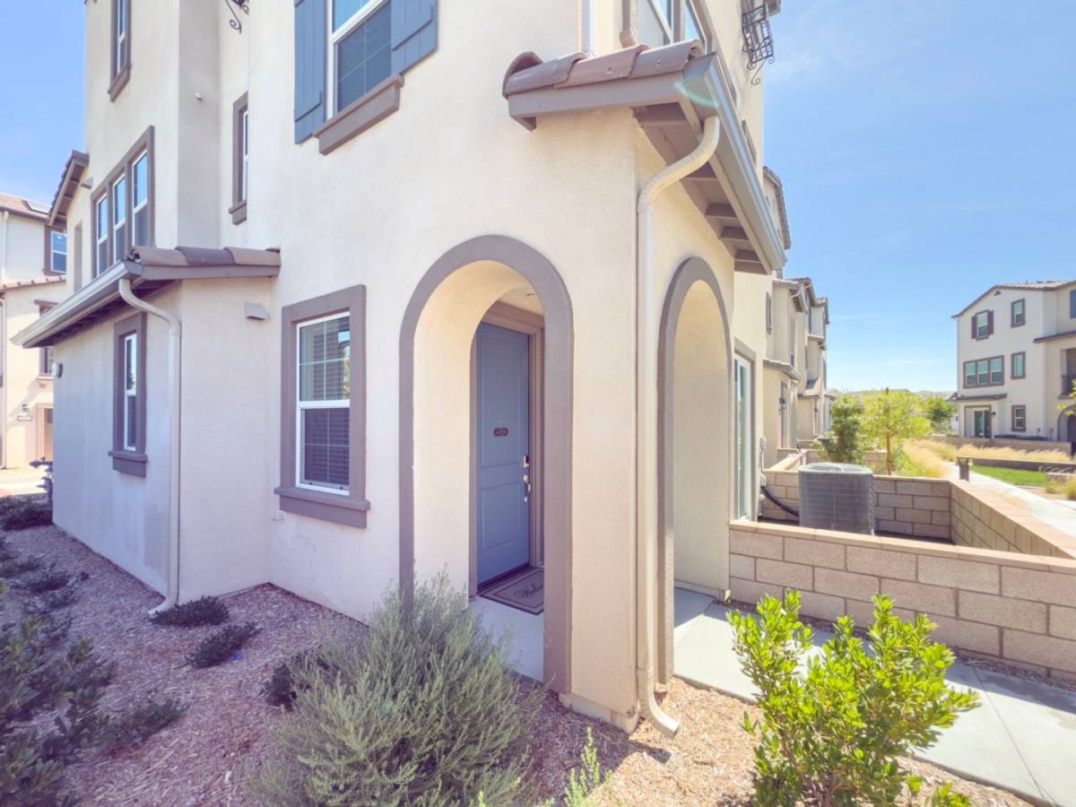 Townhouse for rent at 28076 Melrose Dr, Temecula, CA 92591