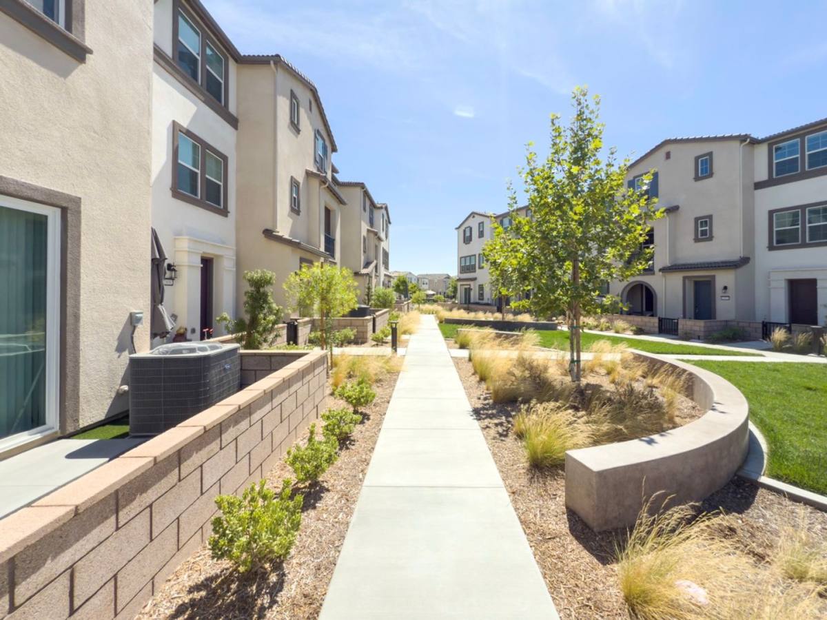 Townhouse for rent at 28076 Melrose Dr, Temecula, CA 92591