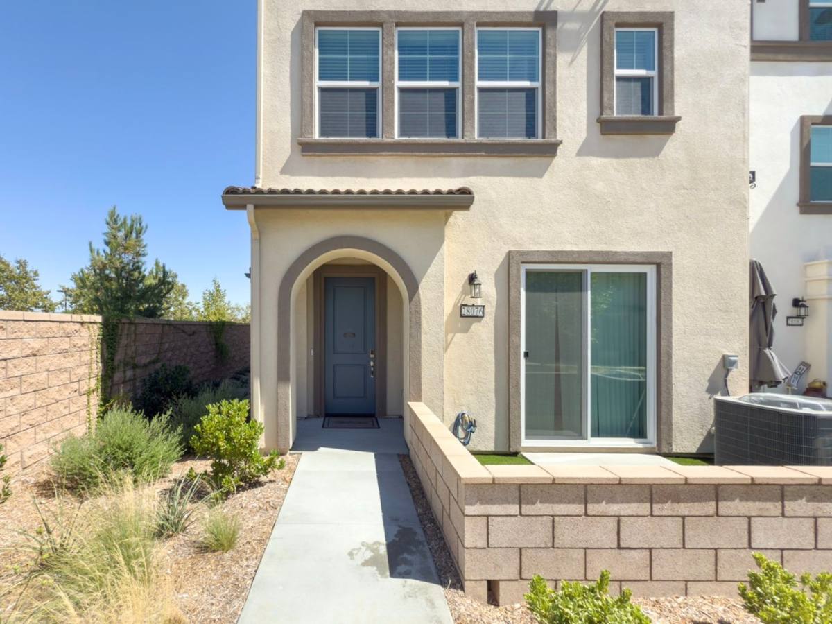 Townhouse for rent at 28076 Melrose Dr, Temecula, CA 92591