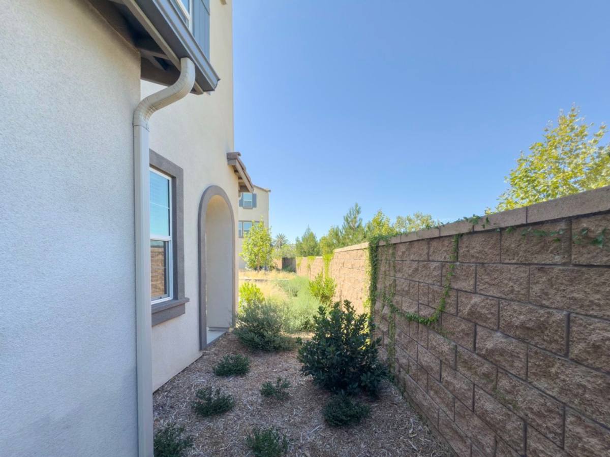 Townhouse for rent at 28076 Melrose Dr, Temecula, CA 92591