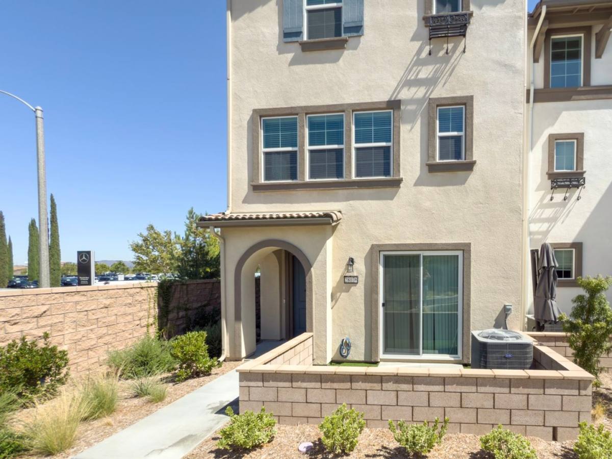 Townhouse for rent at 28076 Melrose Dr, Temecula, CA 92591