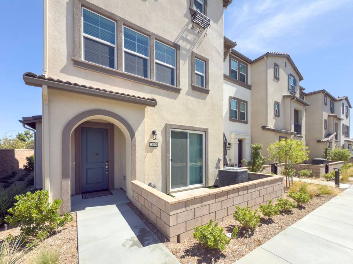 Townhouse for rent at 28076 Melrose Dr, Temecula, CA 92591