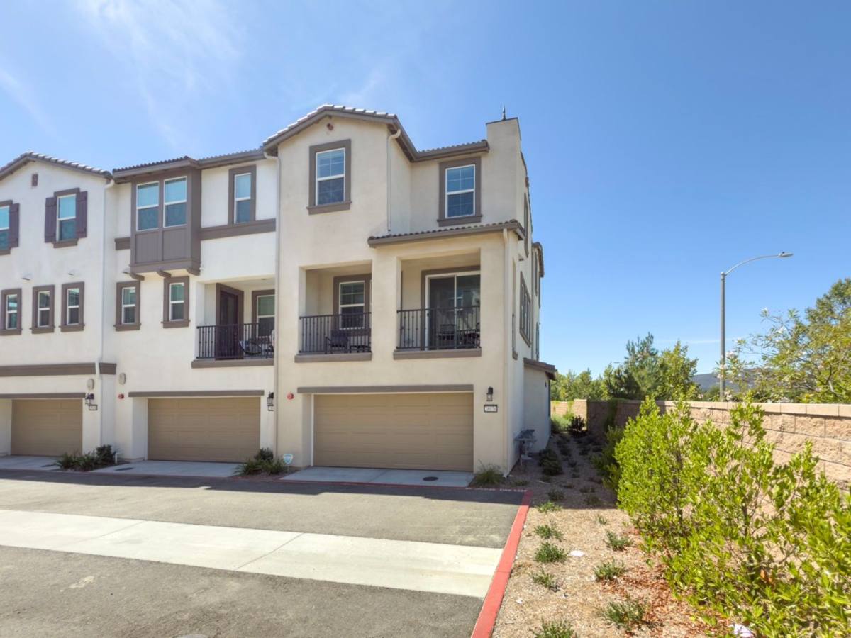 Townhouse for rent at 28076 Melrose Dr, Temecula, CA 92591