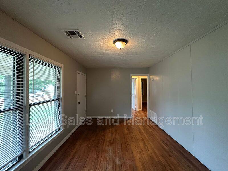 House for rent at 3409 Willow Creek Dr, Oklahoma City, OK 73110