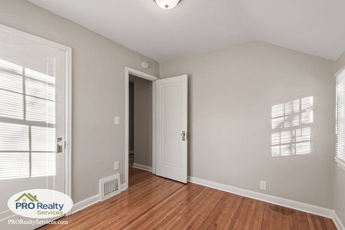 House for rent at 2575 17th Ave E, Saint Paul, MN 55109