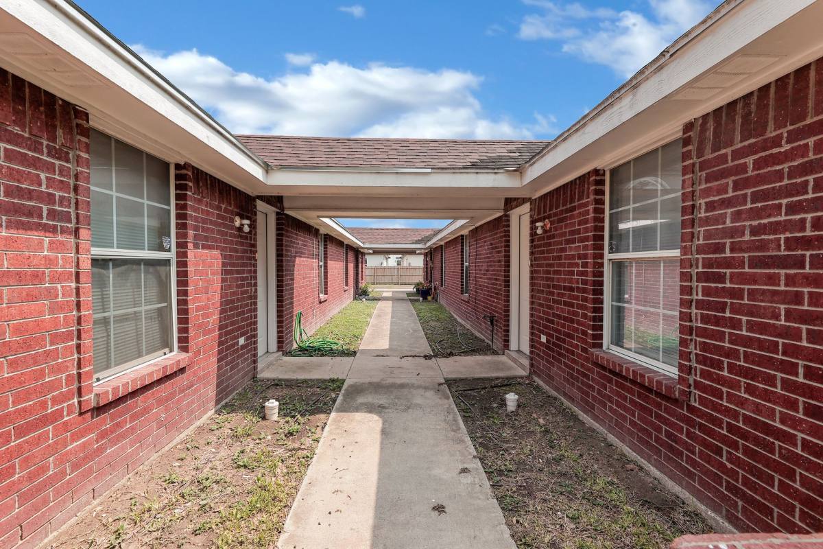 Apartment for rent at 813 W Bronze Dr, Pharr, TX 78577