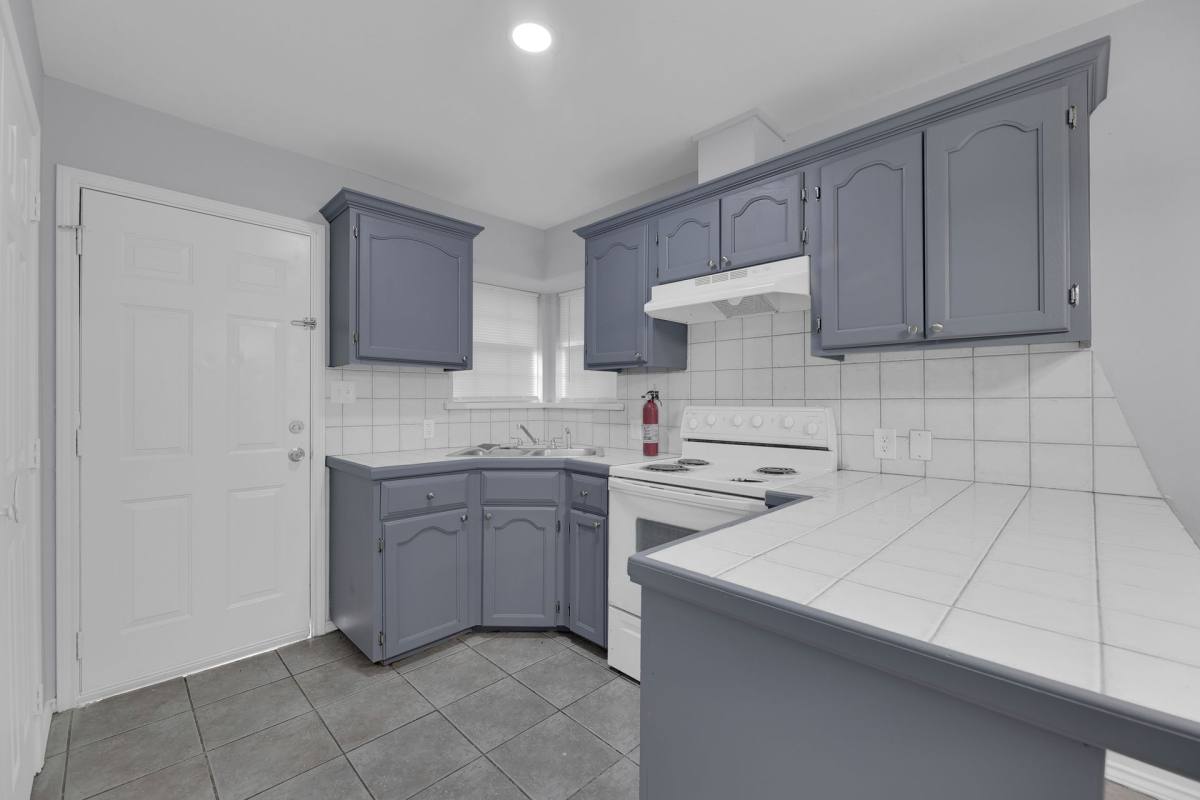 Apartment for rent at 813 W Bronze Dr, Pharr, TX 78577