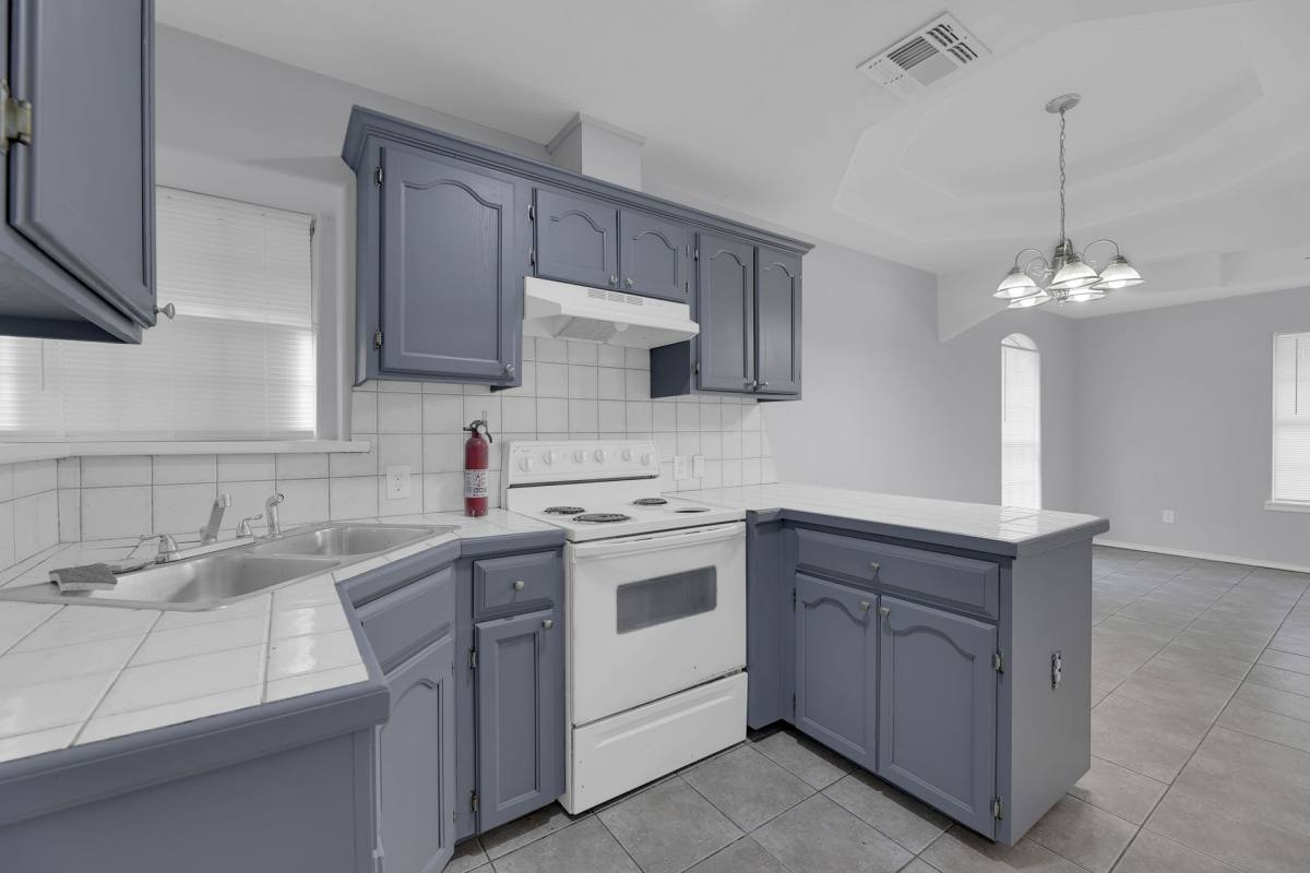 Apartment for rent at 813 W Bronze Dr, Pharr, TX 78577
