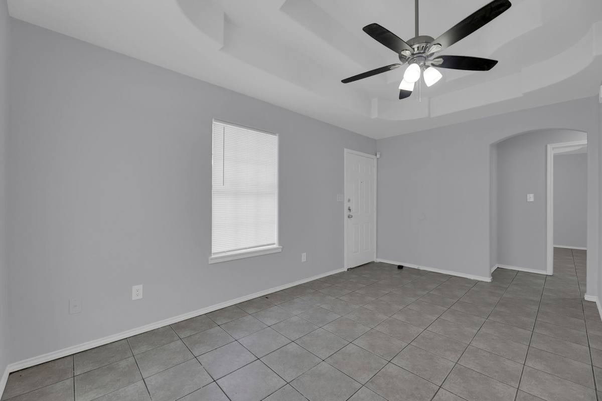 Apartment for rent at 813 W Bronze Dr, Pharr, TX 78577