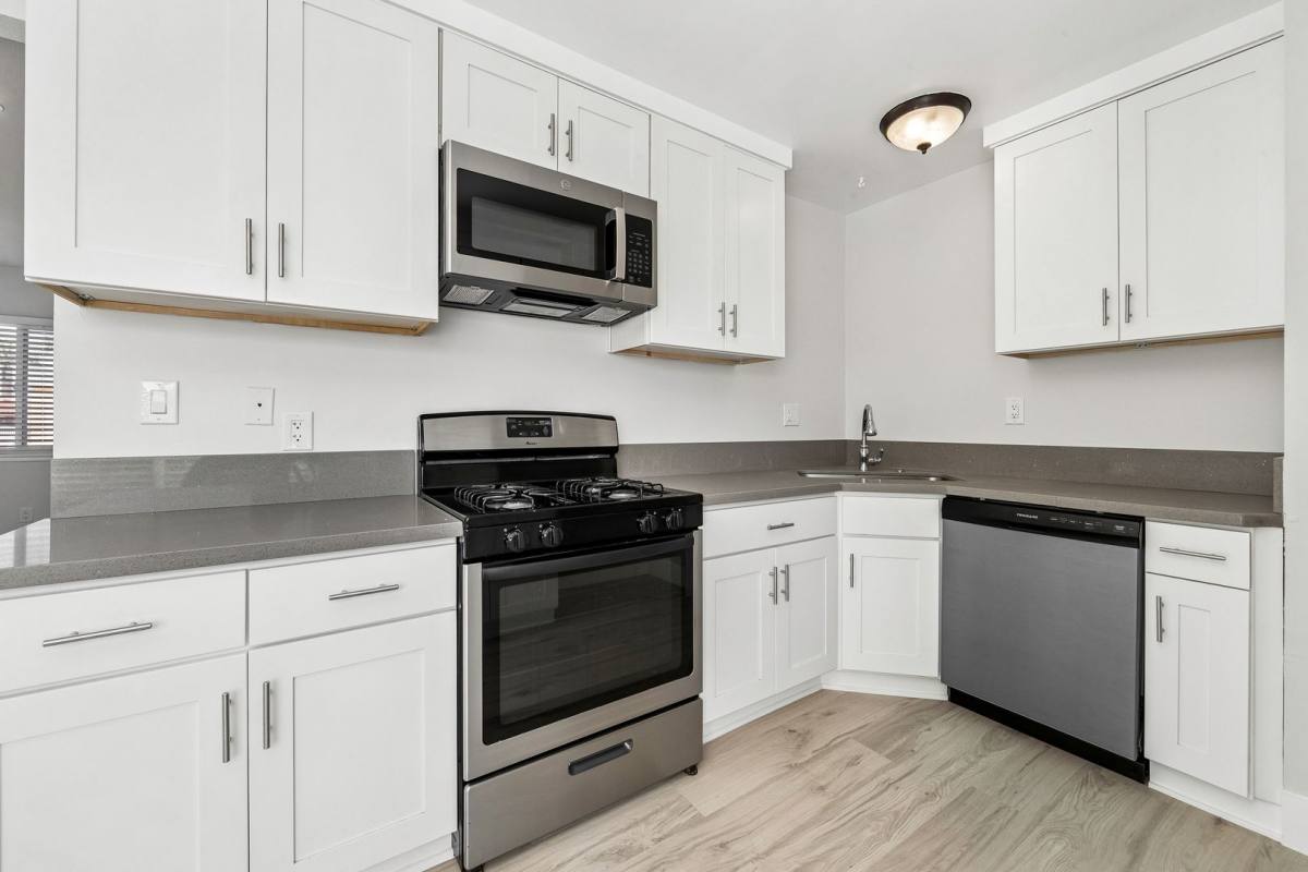 Apartment for rent at 422 13th St, Huntington Beach, CA 92648