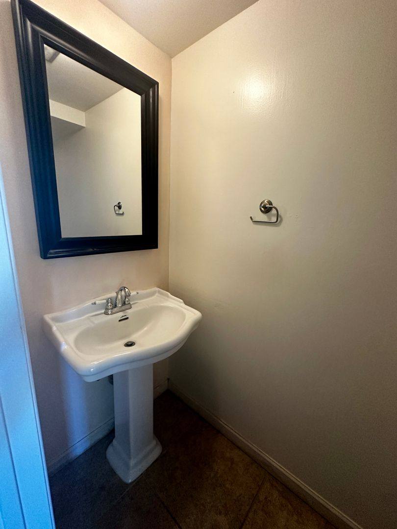 Townhouse for rent at 5042 Glide Dr, Davis, CA 95618