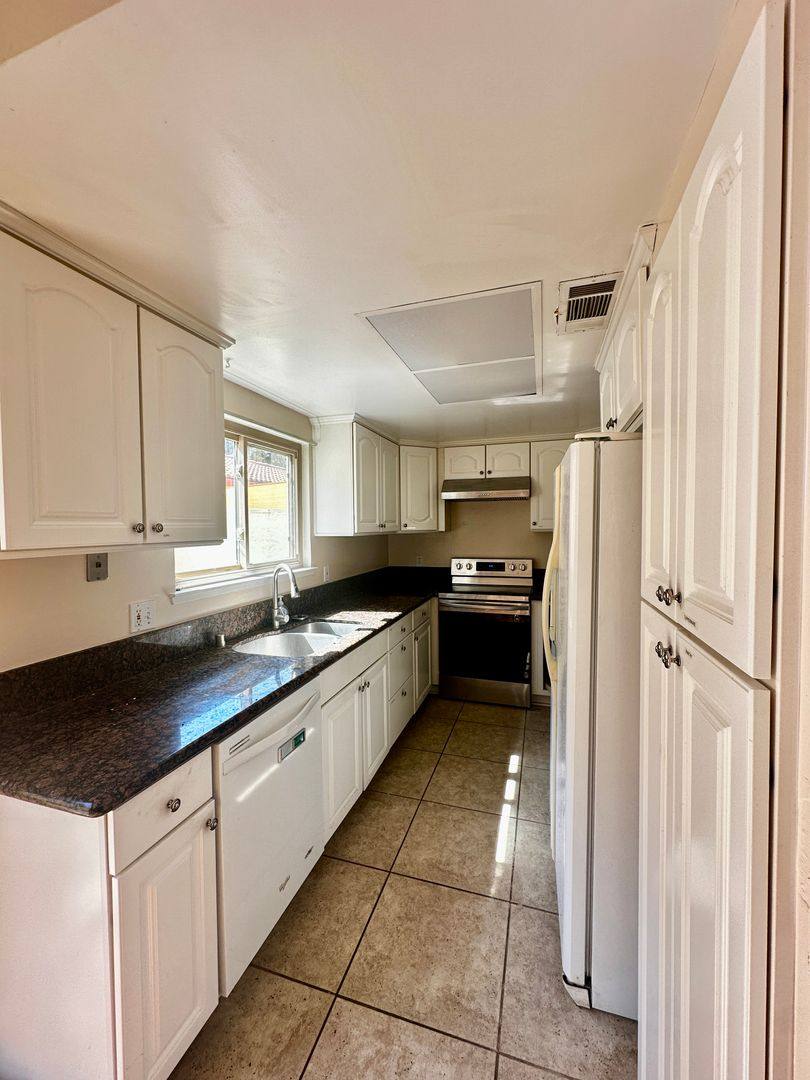 Townhouse for rent at 5042 Glide Dr, Davis, CA 95618