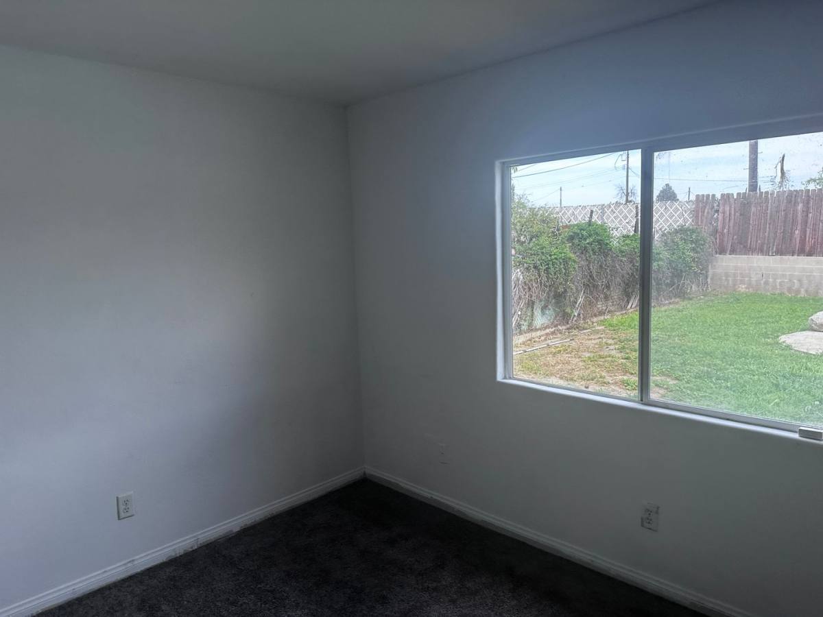 House for rent at 400 Teakwood Dr, Bakersfield, CA 93308