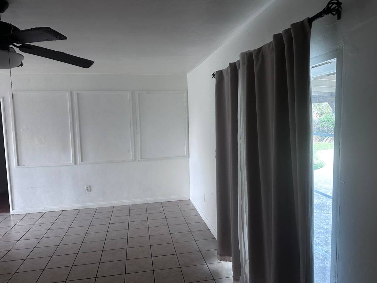 House for rent at 400 Teakwood Dr, Bakersfield, CA 93308