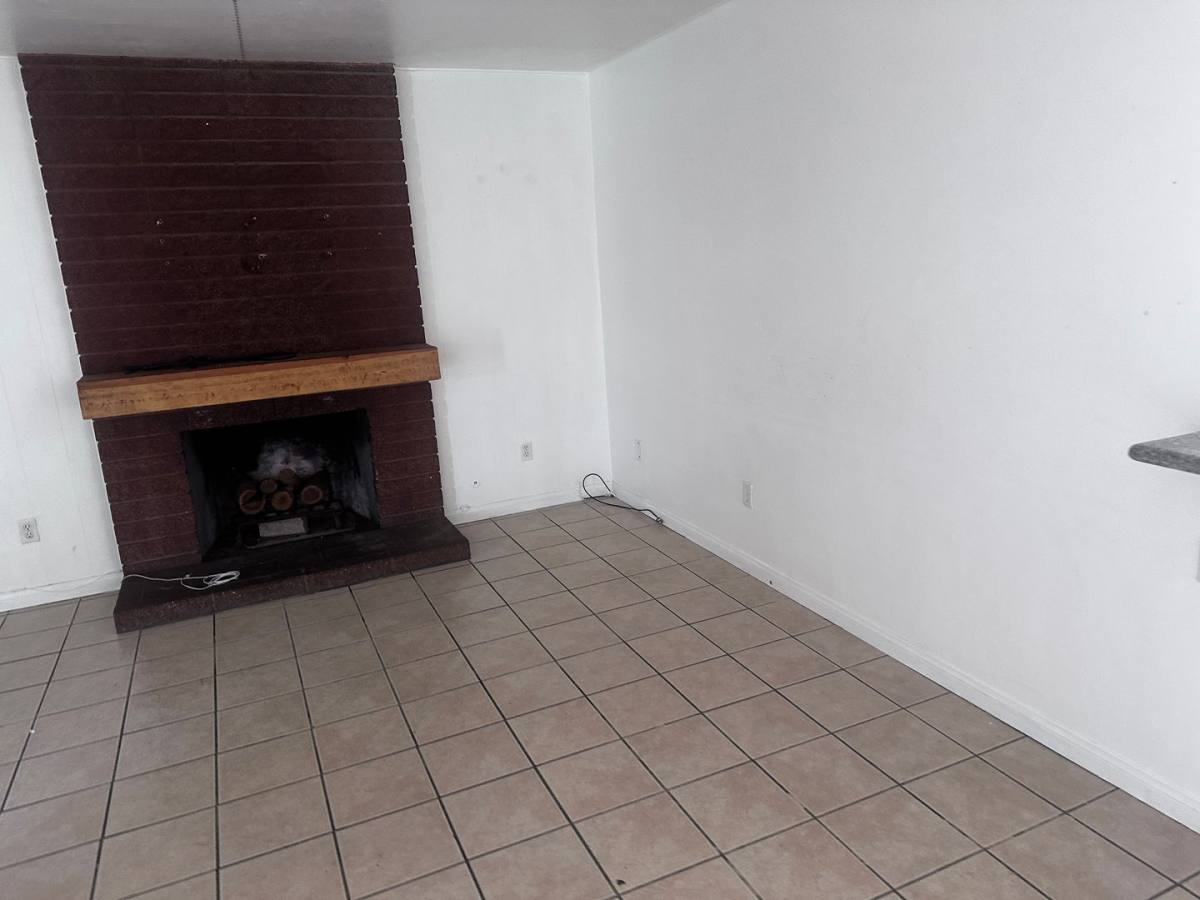 House for rent at 400 Teakwood Dr, Bakersfield, CA 93308