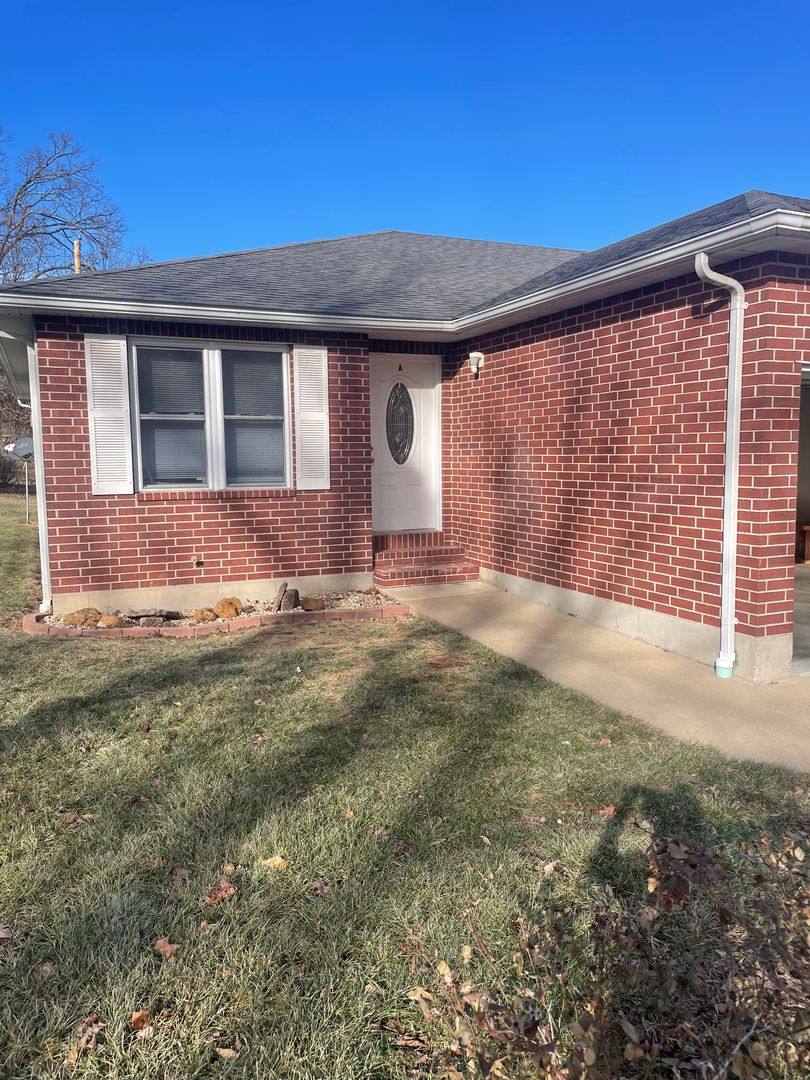 Apartment for rent at 203 Anna St, Saint James, MO 65559