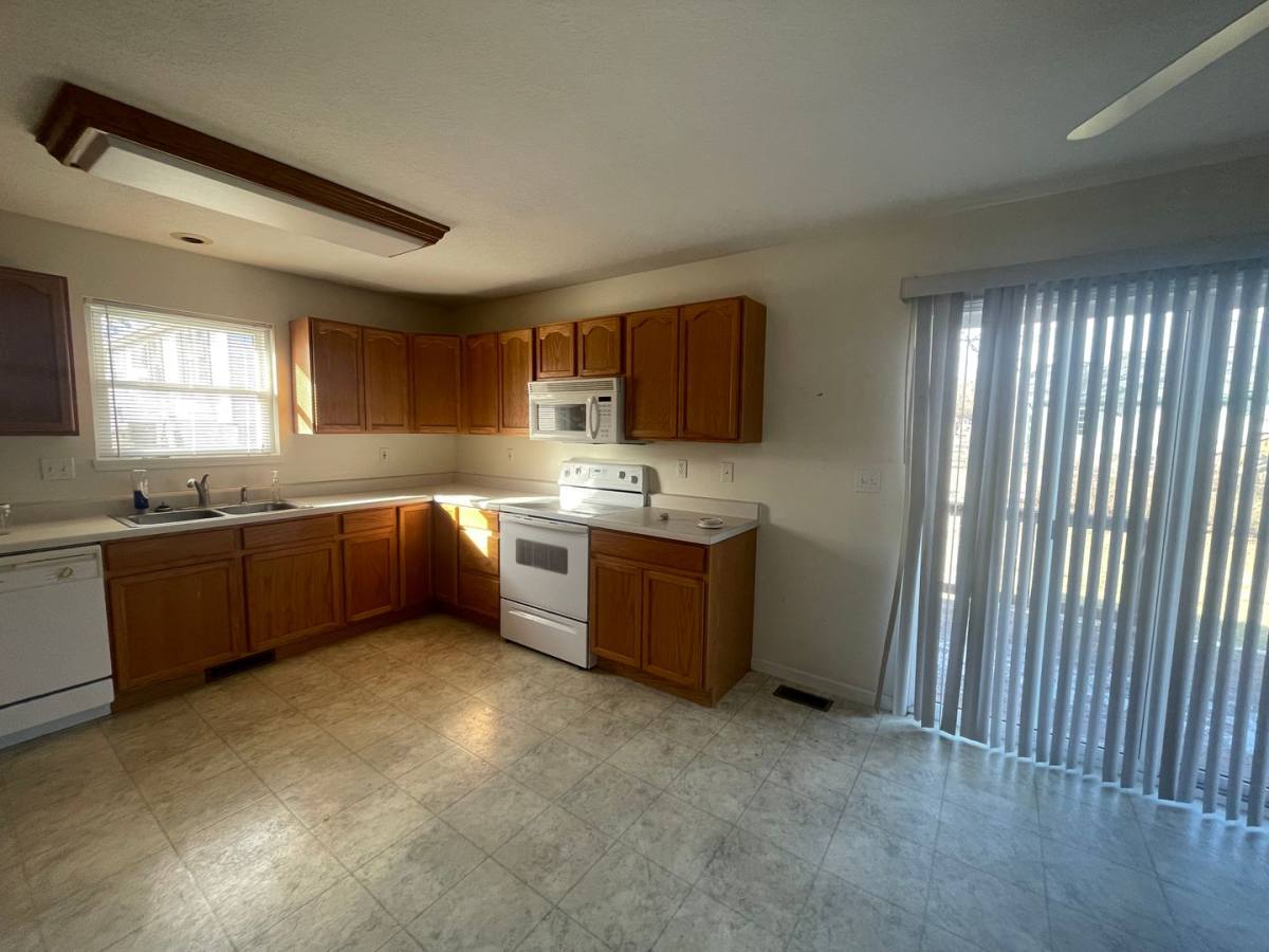 Apartment for rent at 203 Anna St, Saint James, MO 65559