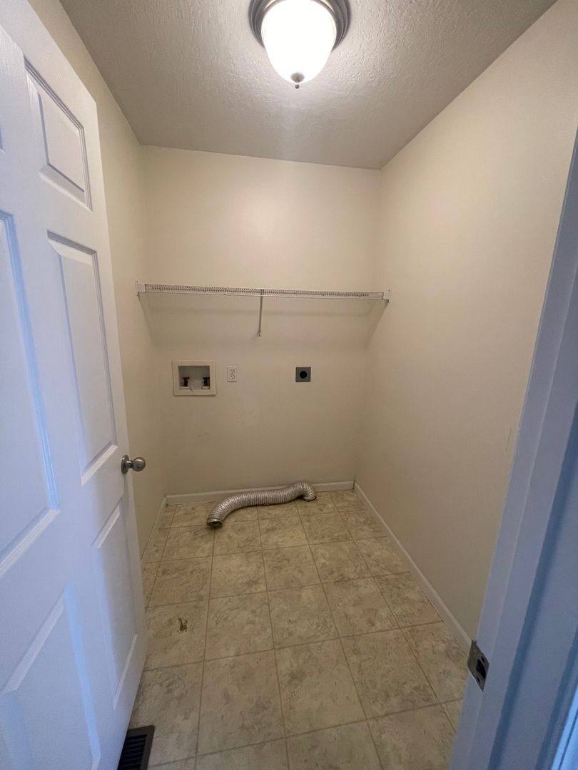 Apartment for rent at 203 Anna St, Saint James, MO 65559