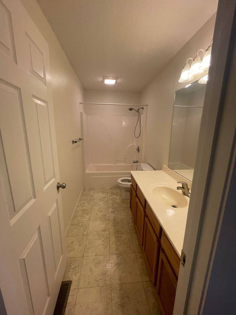 Apartment for rent at 203 Anna St, Saint James, MO 65559