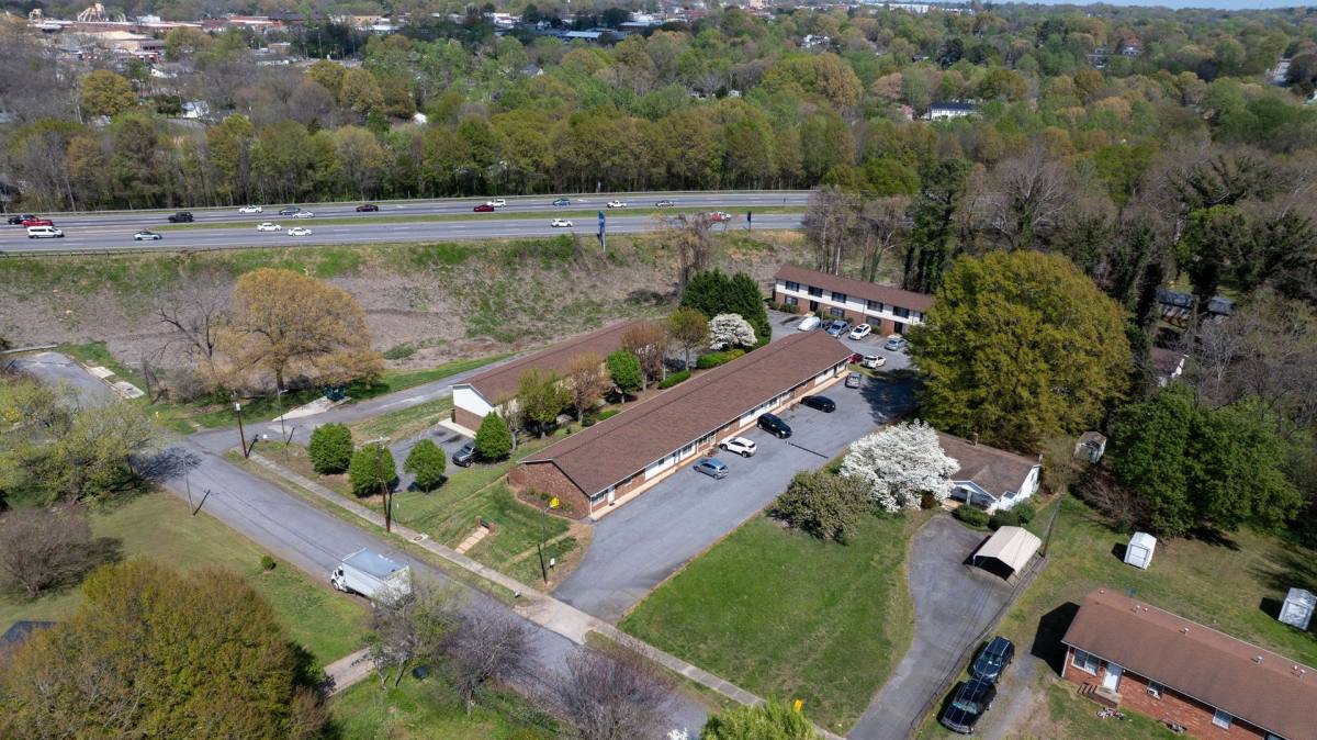 Apartment for rent at 525 12th St SW #25, Hickory, NC 28602