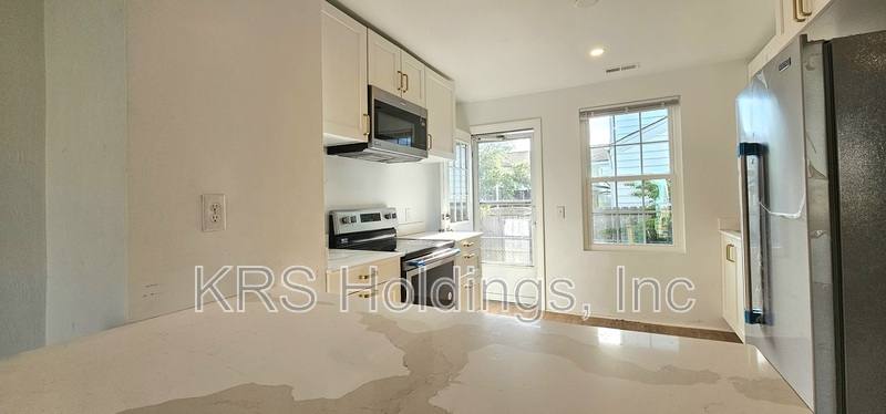 Apartment for rent at 1267 Little Bay Ave, Norfolk, VA 23503
