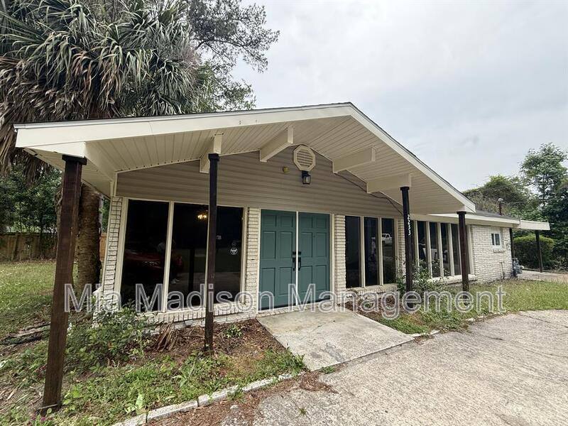 House for rent at 2233 E Derenne Ave, Savannah, GA 31406