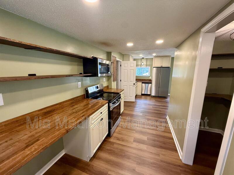 House for rent at 2233 E Derenne Ave, Savannah, GA 31406