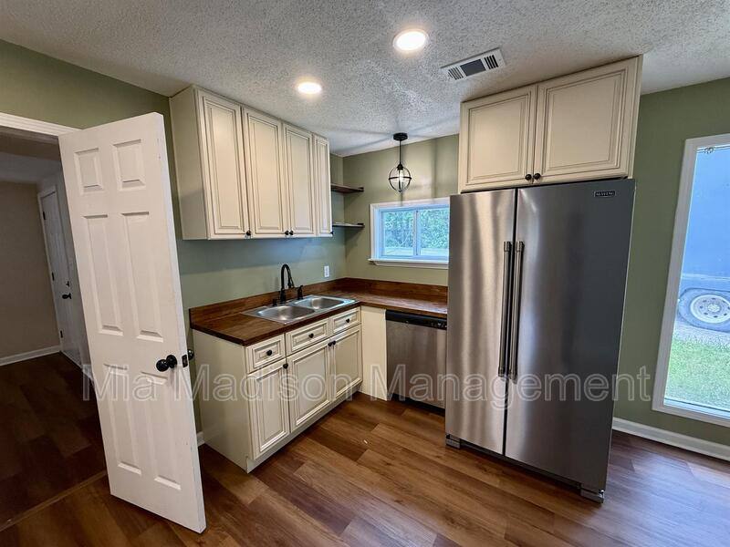 House for rent at 2233 E Derenne Ave, Savannah, GA 31406