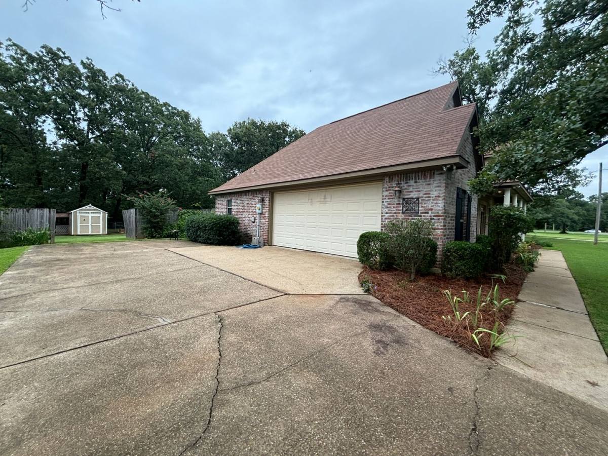 House for rent at 297 Old Palmetto Rd, Benton, LA 71006
