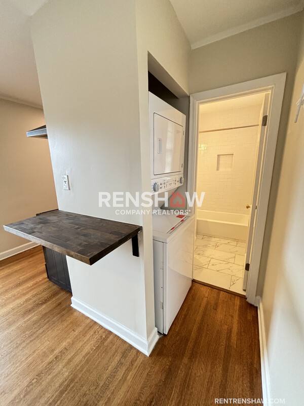 Apartment for rent at 3476 Spottswood Ave #102, Memphis, TN 38111