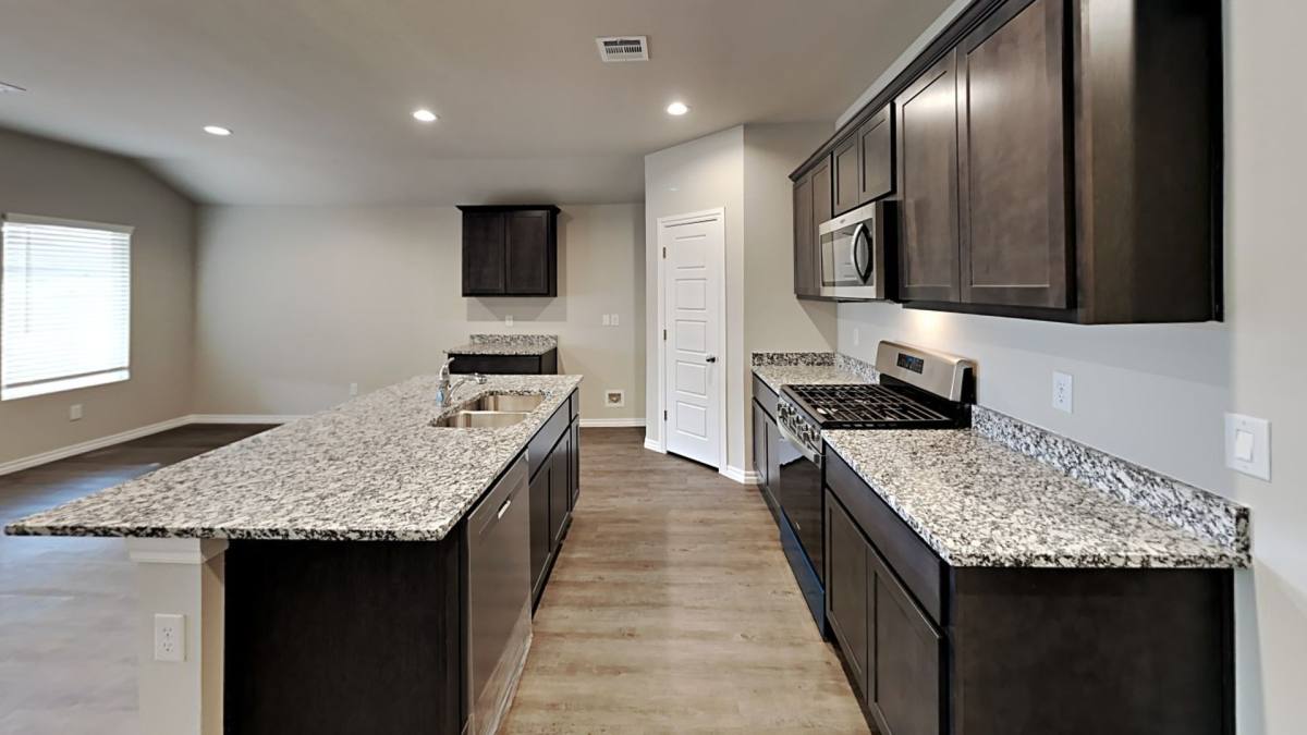 House for rent at 4412 Palmetto Bluff Dr, Mustang, OK 73064