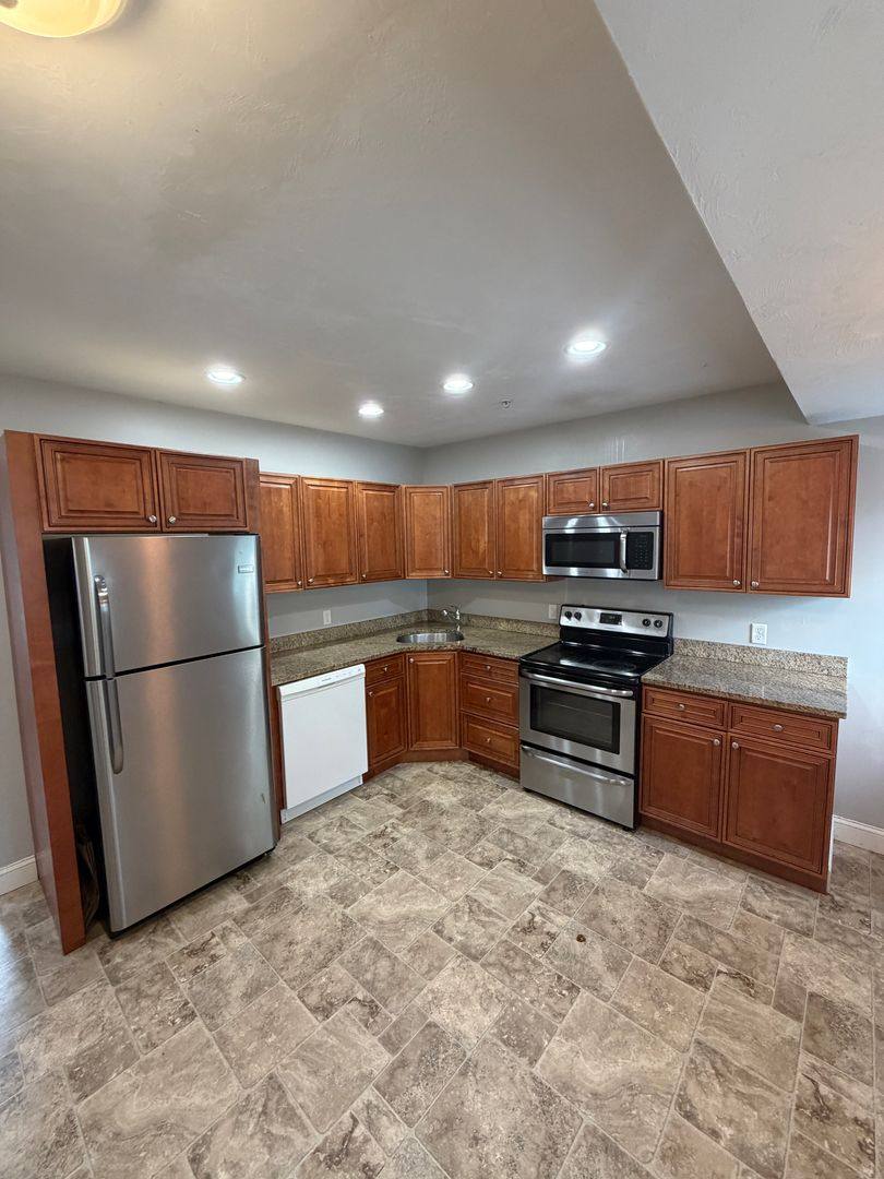 Apartment for rent at 462 Fletcher St, Lowell, MA 01854
