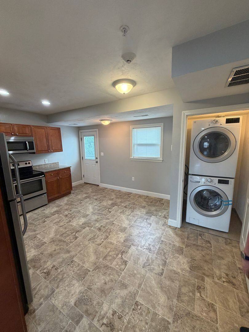 Apartment for rent at 462 Fletcher St, Lowell, MA 01854