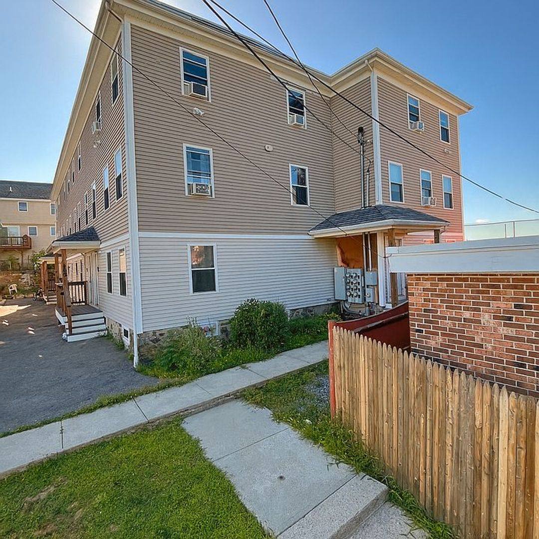 Apartment for rent at 462 Fletcher St, Lowell, MA 01854