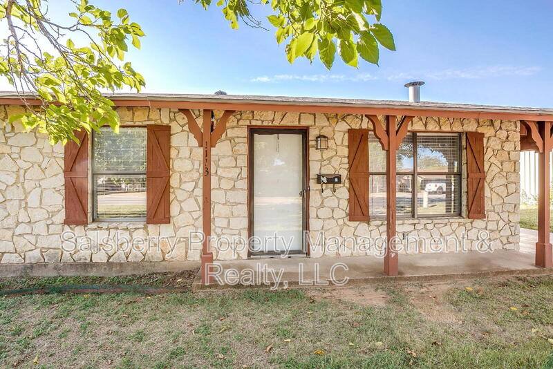 House for rent at 1113 Gifford Dr, Granbury, TX 76048