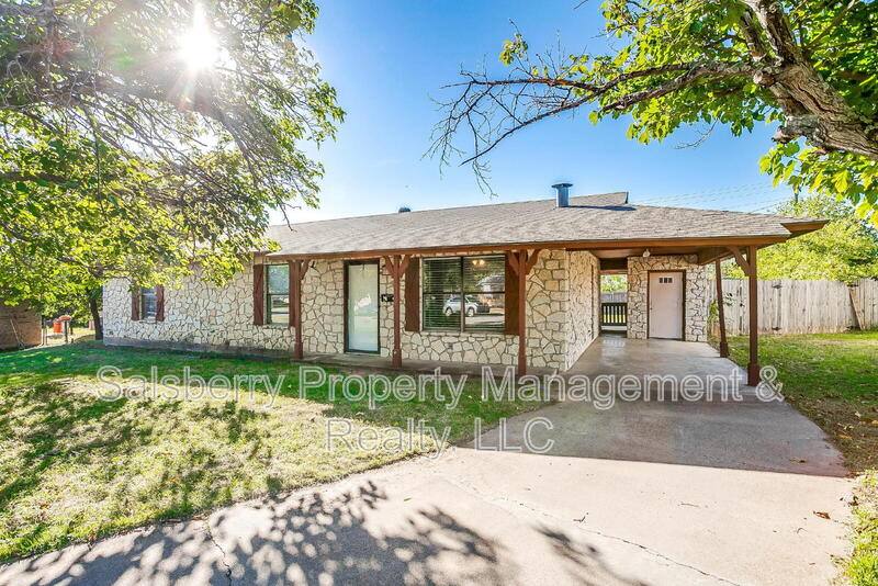 House for rent at 1113 Gifford Dr, Granbury, TX 76048