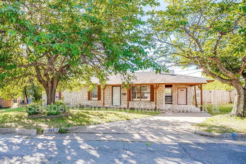 House for rent at 1113 Gifford Dr, Granbury, TX 76048