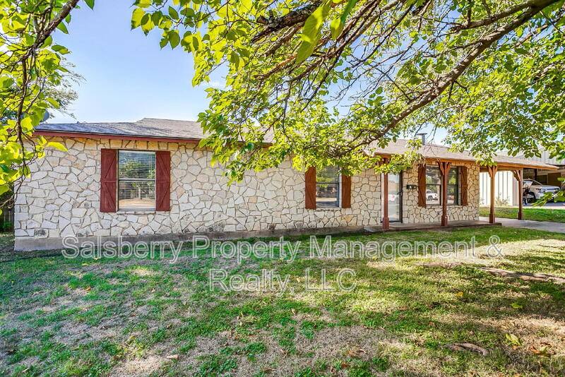 House for rent at 1113 Gifford Dr, Granbury, TX 76048