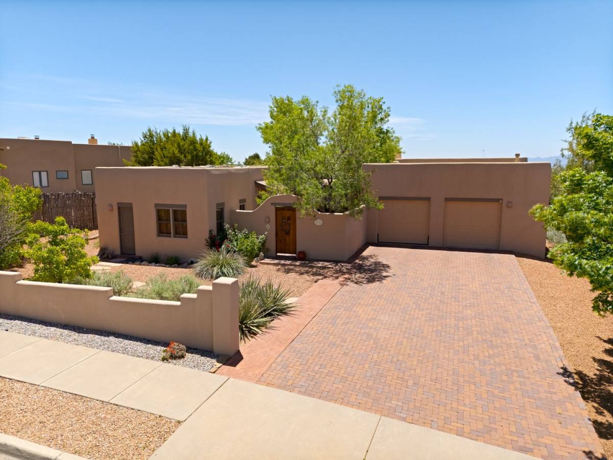 House for rent at 4 Camino De Vecinos, Santa Fe, NM 87506