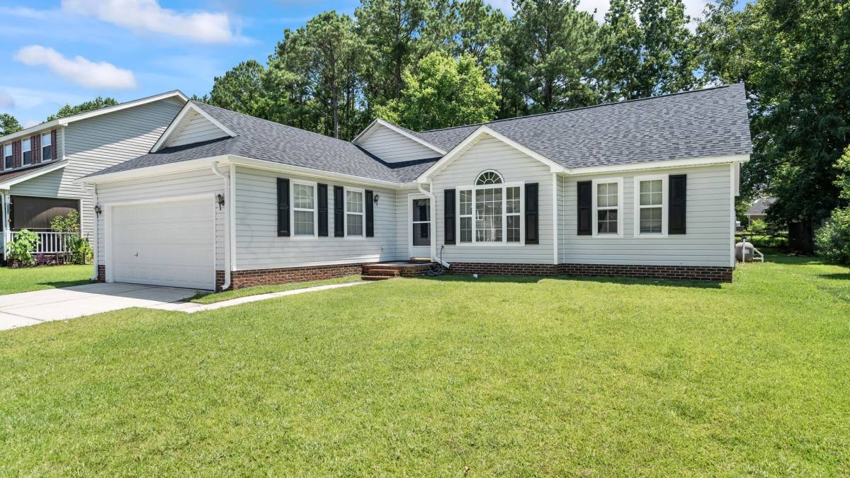 House for rent at 220 Audubon Dr, Jacksonville, NC 28546