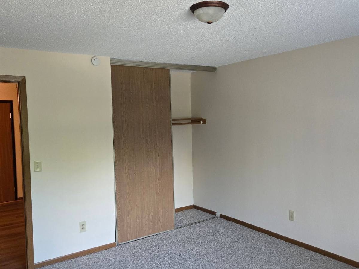 Apartment for rent at 911 6th Ave NE, Buffalo, MN 55313