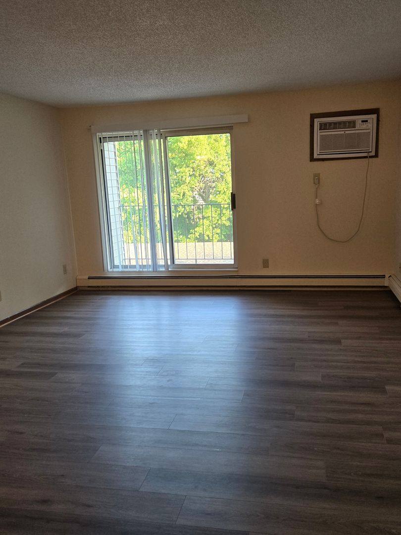Apartment for rent at 911 6th Ave NE, Buffalo, MN 55313