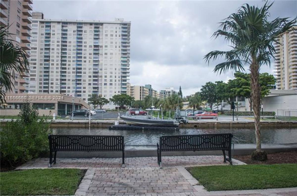 17100 N Bay Rd, North Miami Beach, FL 33160 - Apartment for Rent - Image 5