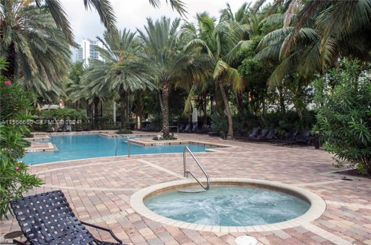 17100 N Bay Rd, North Miami Beach, FL 33160 - Apartment for Rent - Image 1