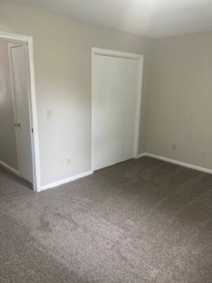Townhouse for rent at 1110 Park St #L, Elizabeth City, NC 27909