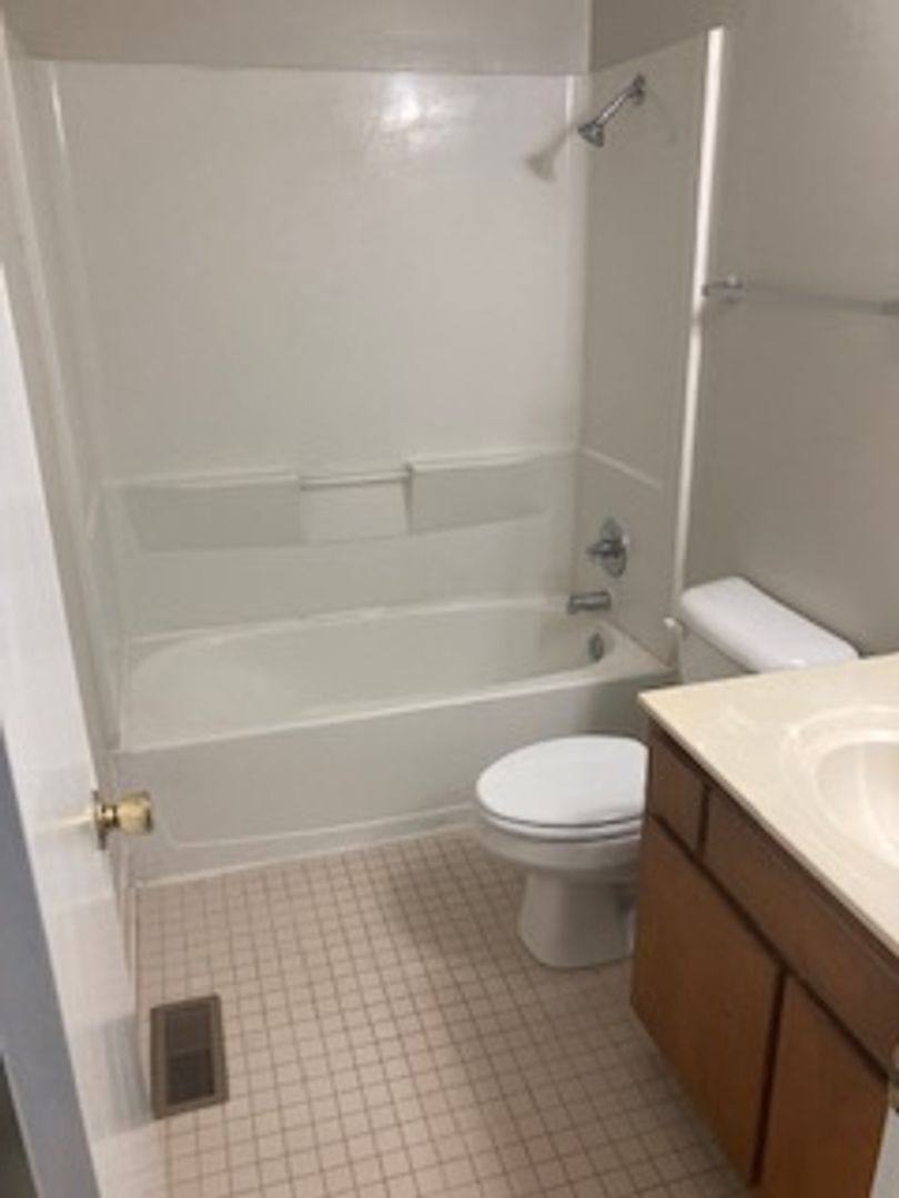 Townhouse for rent at 1110 Park St #L, Elizabeth City, NC 27909