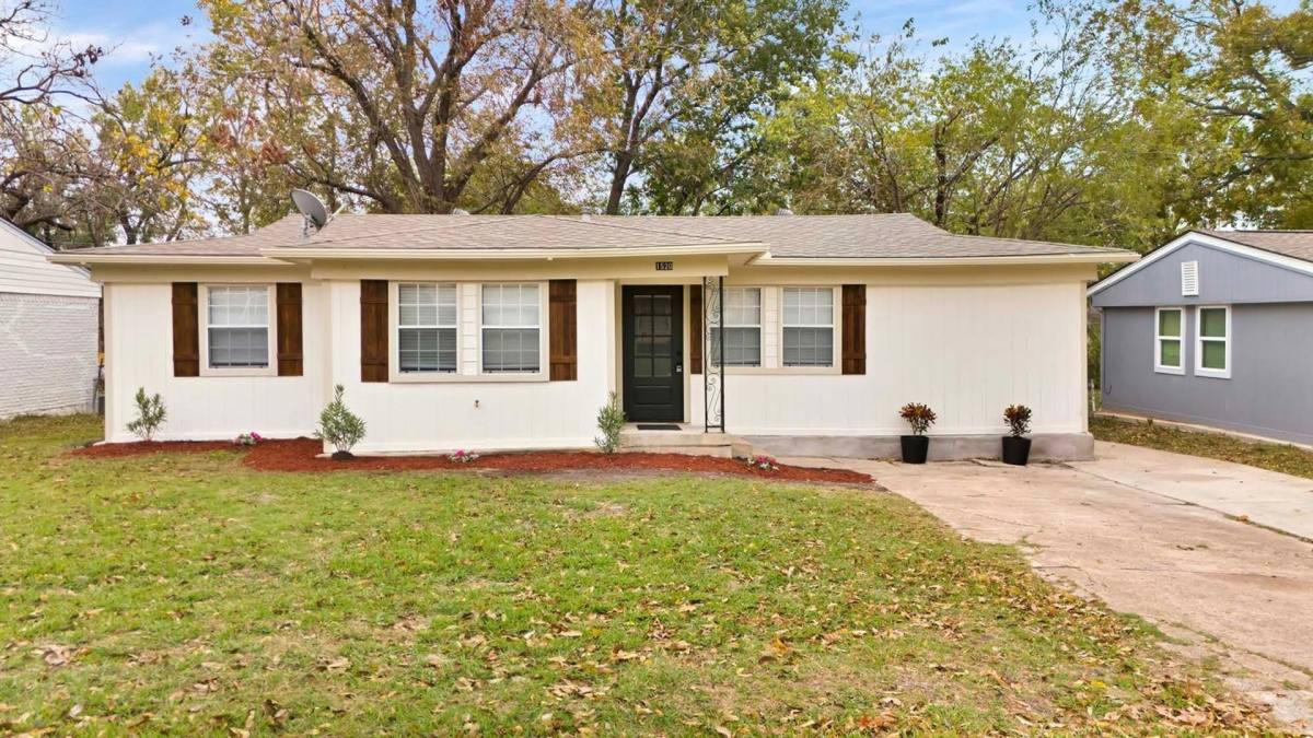 House for rent at 1520 Valley View St, Mesquite, TX 75149